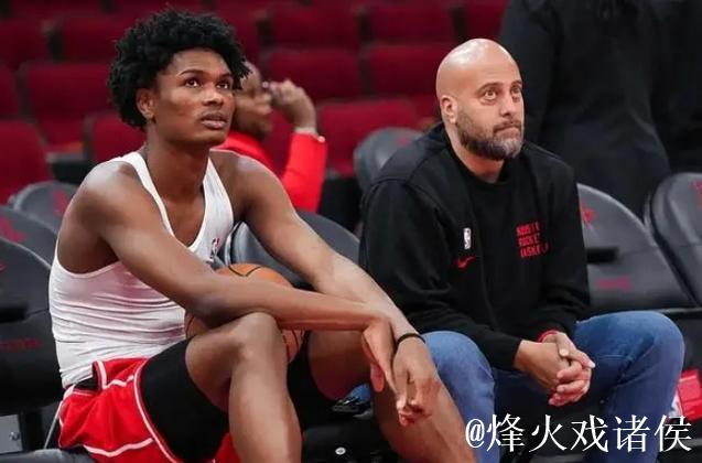 火箭与AJ-格里芬就买断达成一致,后者将短暂告别篮球舞台 火箭与AJ-格里芬就买断达成一致,后者将短暂告别篮球舞台