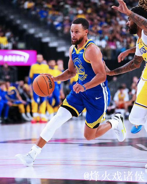 库里缺阵戴维斯贡献12+10 勇士大胜活塞豪取4连胜